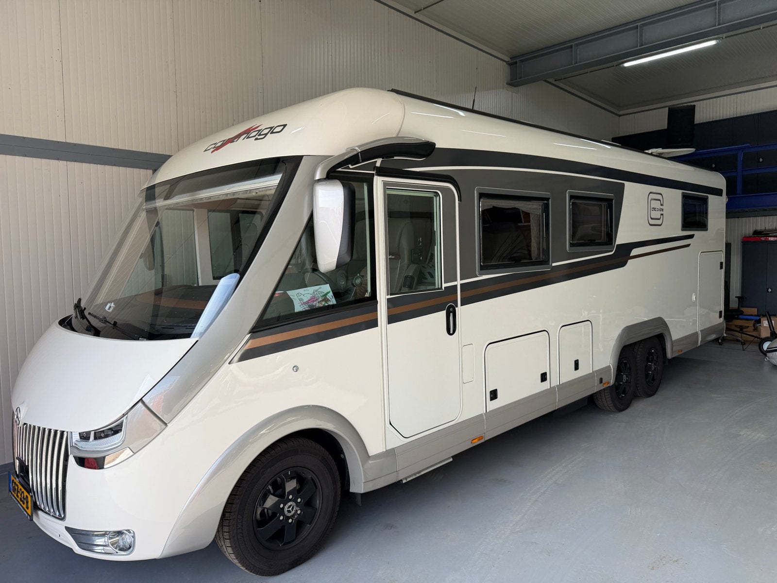 Carthago Chic C-Line I I 6.2 xl QB - Luxe Integraal Camper, Ringverwarming, Diesel, Carthago, Airconditioning