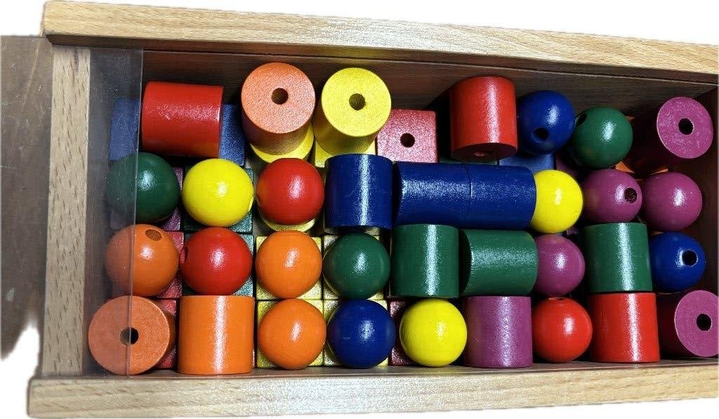 Houten doosje polycarbonaat schuifdeksel  met houten kralen, Verzenden, Zo goed als nieuw, Jongen of Meisje