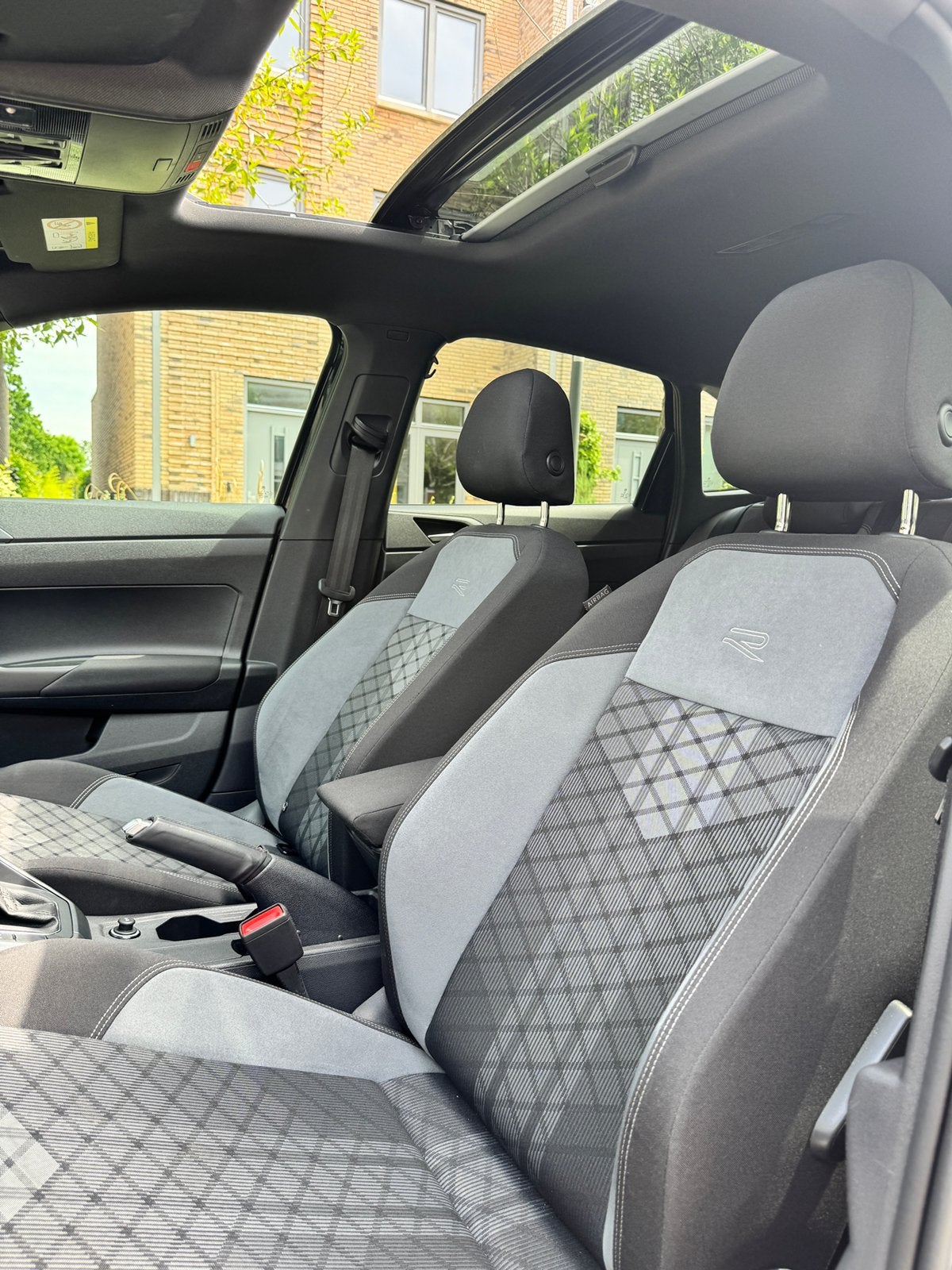 Volkswagen Taigo R-Line DSG | 2024 | 1e Eigenaar, Automatische klimaatregeling, 1192 kg, Zwart, 1200 kg