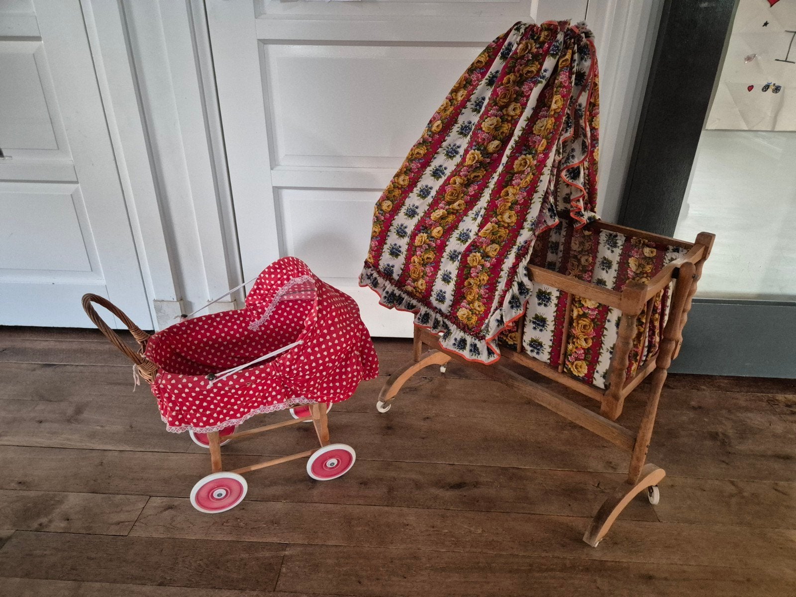 poppenwiegje en poppenwagentje, Ophalen, Gebruikt, Babypop