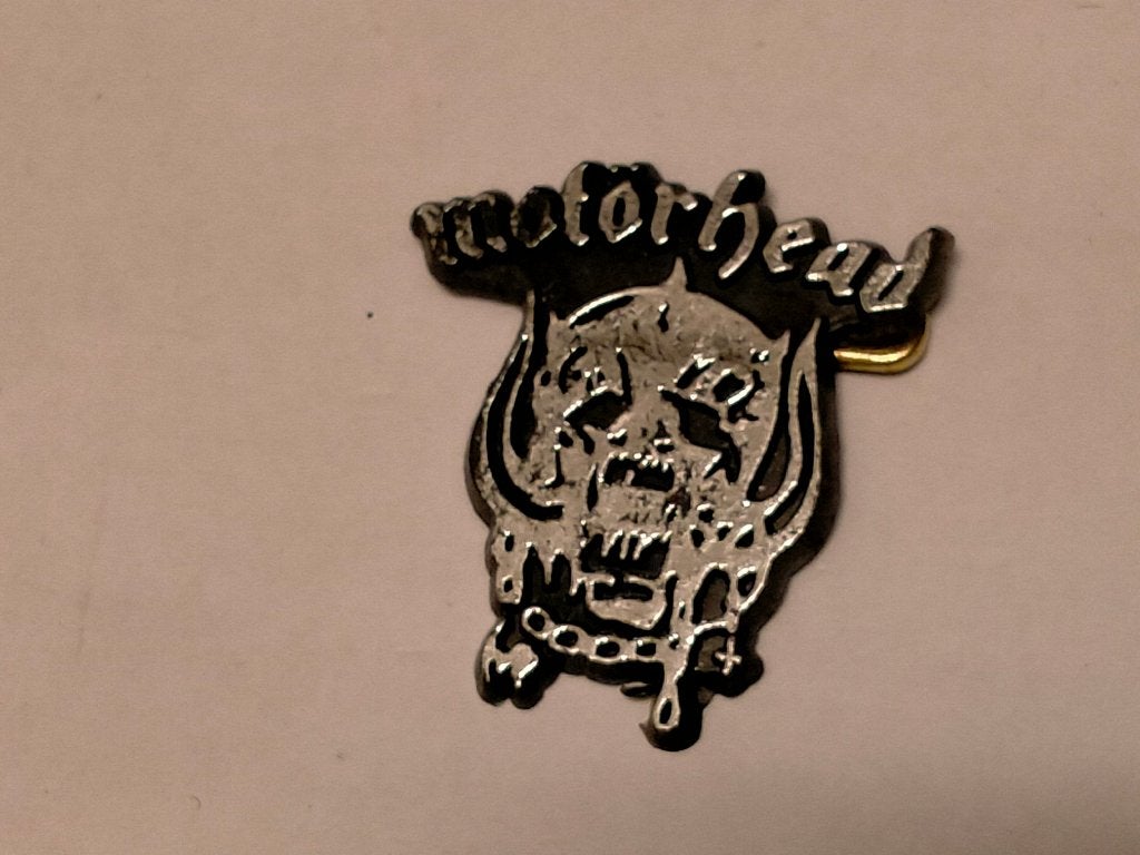 Motorhead Snaggletooth PLASTIC vintage badge speld speldje, Verzenden, Zo goed als nieuw, Overige typen