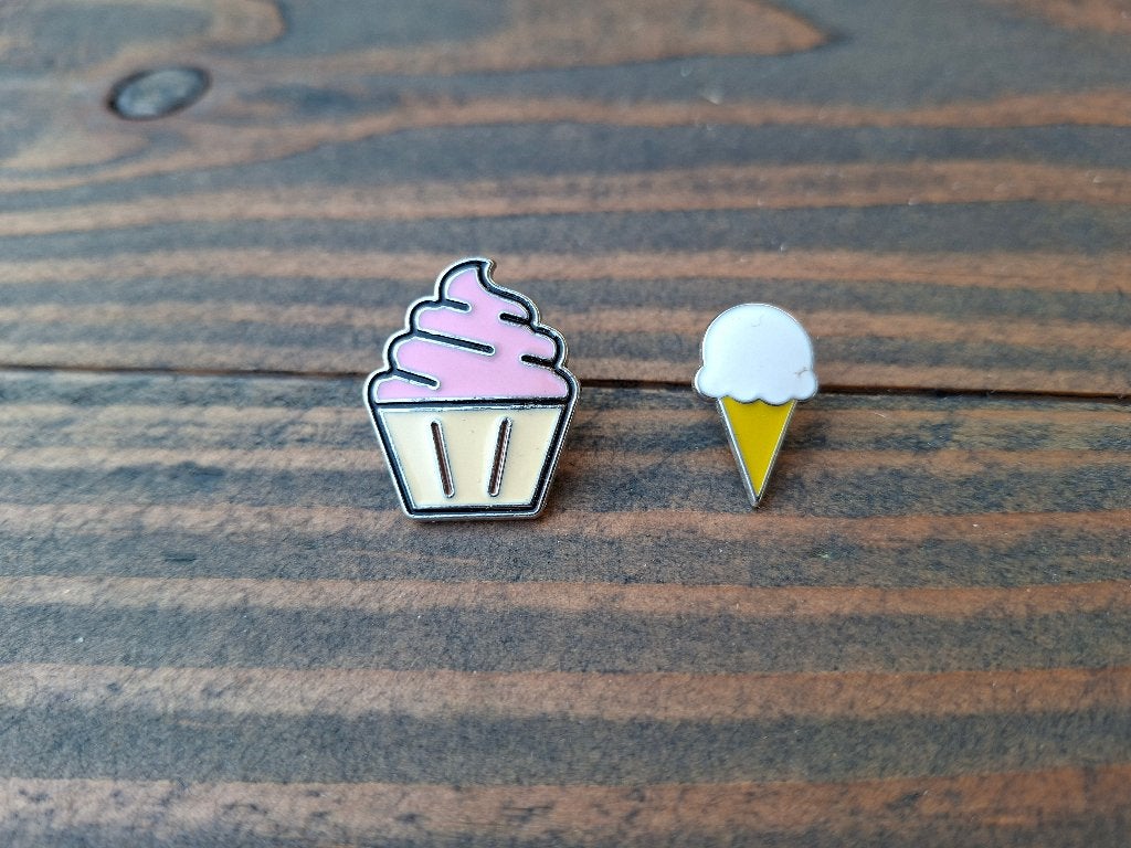 2 pins van ijsjes te koop, Verzamelen, Speldjes, Pins en Buttons, Ophalen of Verzenden, Nieuw, Overige onderwerpen, Speldje of Pin