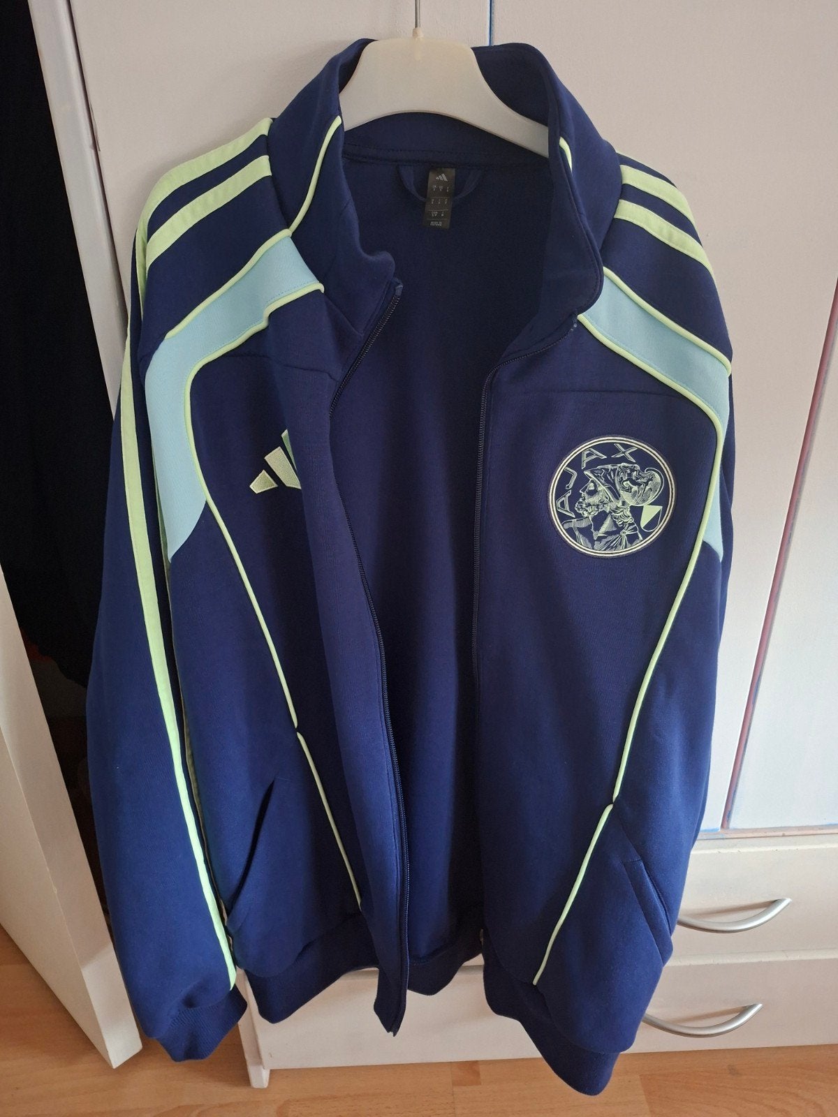 Adidas Ajax trainingsjack maat S, Zo goed als nieuw, Adidas, Voetbal, Maat 46 (S) of kleiner
