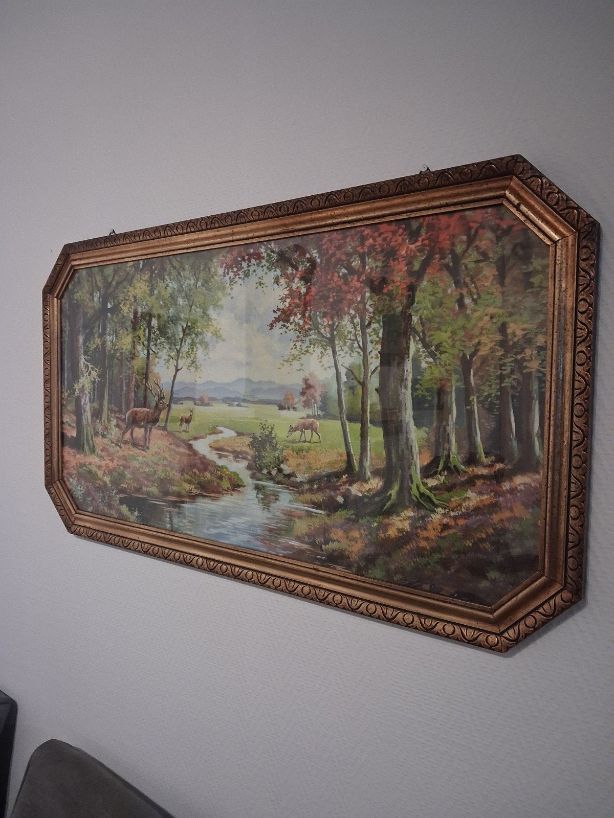 Schilderij met herten in bosrijk landschap, Doek, Realistisch, Dieren, Ophalen of Verzenden