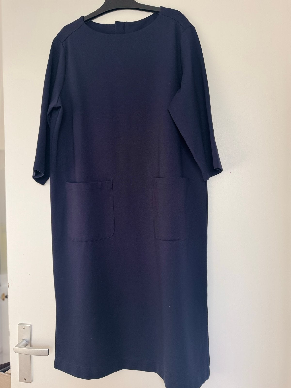 Josephine & Co donkerblauwe jurk met zakken, Blauw, Ophalen of Verzenden, Zo goed als nieuw, Maat 36 (S)
