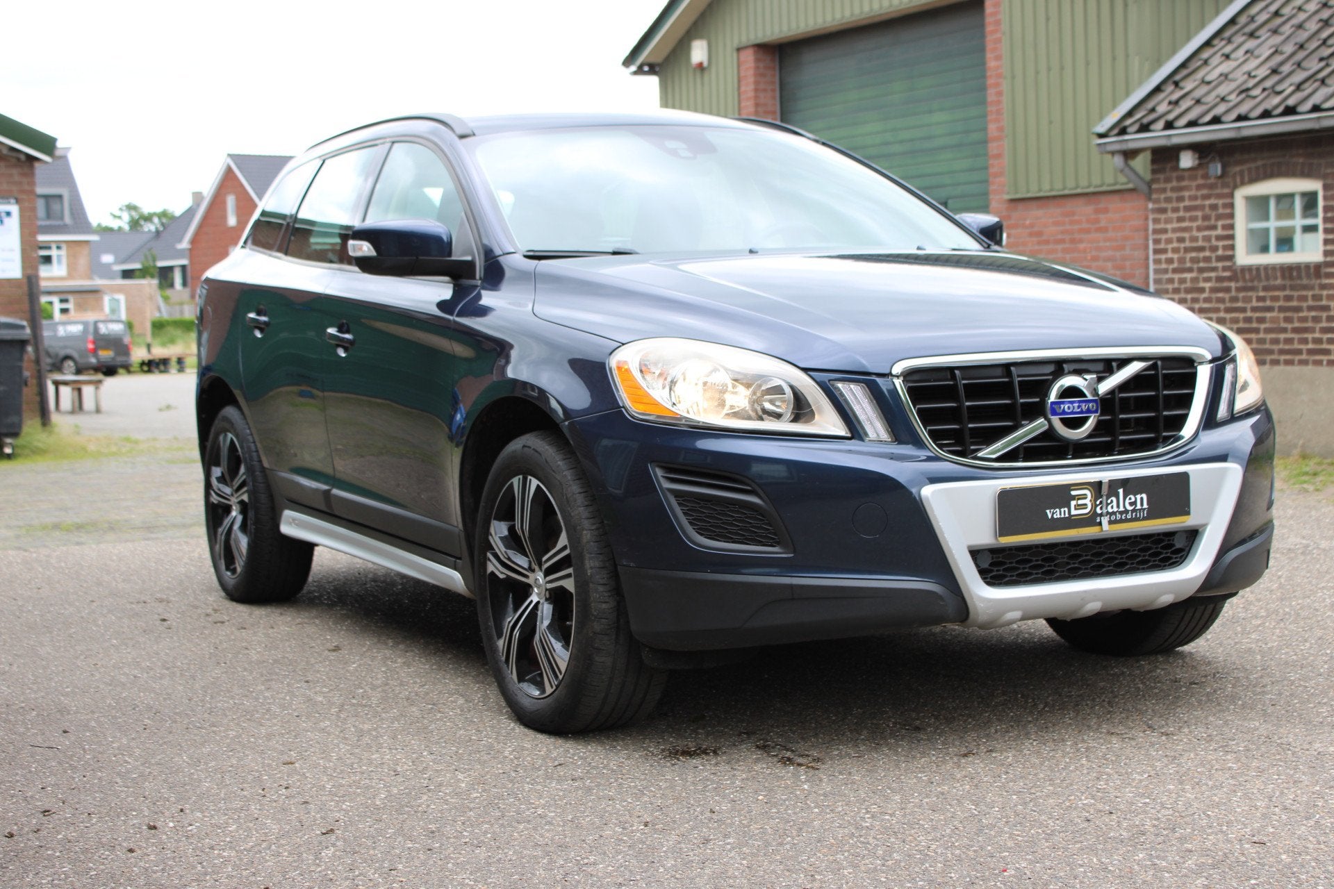 Volvo XC60 2.0 T5 Kinetic AUTOMAAT NAVI ECC CRUISE PDC 18700, Auto's, Stof, Zwart, 4 cilinders, Parkeersensor