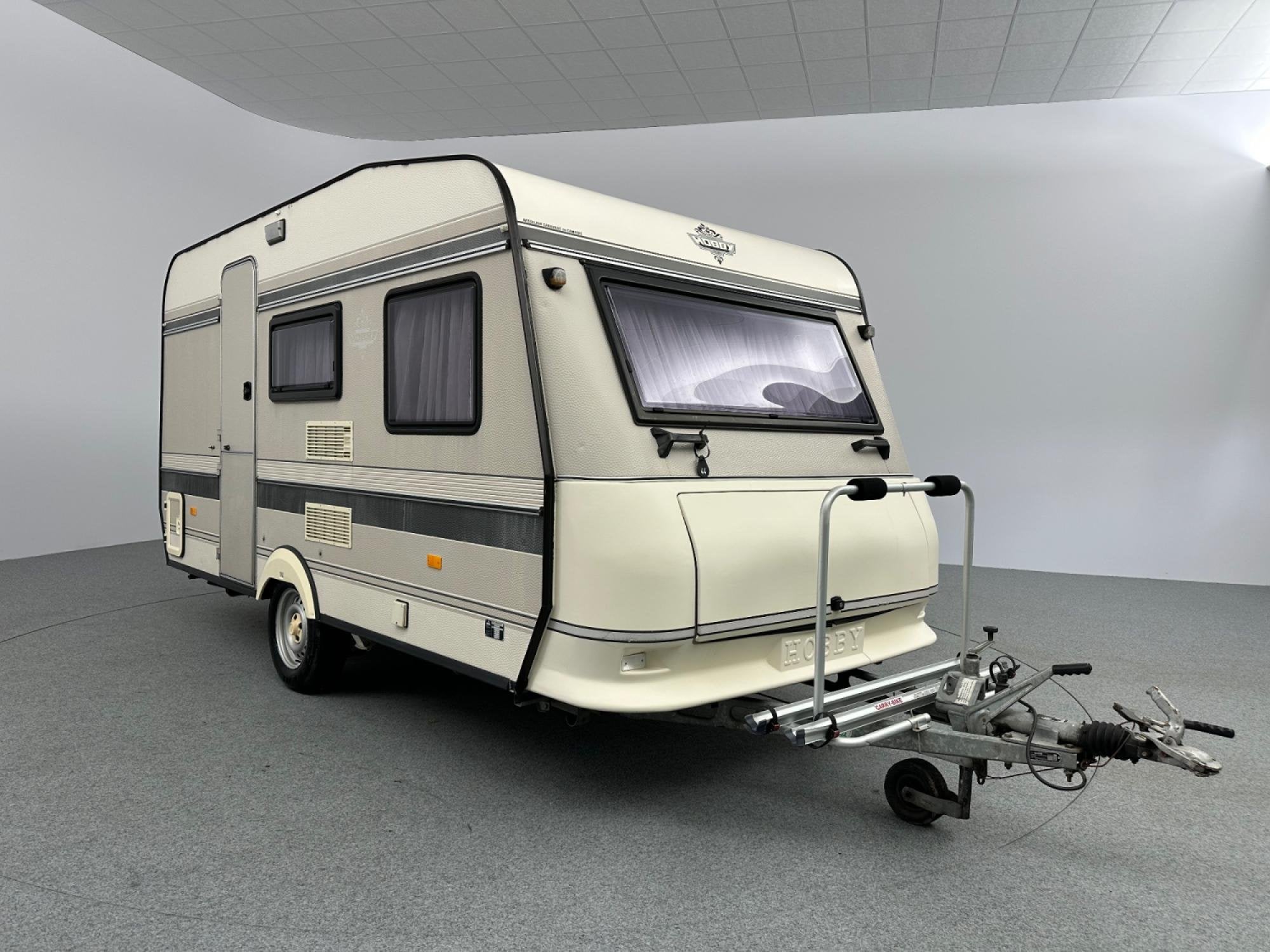 Hobby de Luxe 440 SF ZEER NETTE STAAT, Hobby, Bedrijf, Treinzit, 750 - 1000 kg