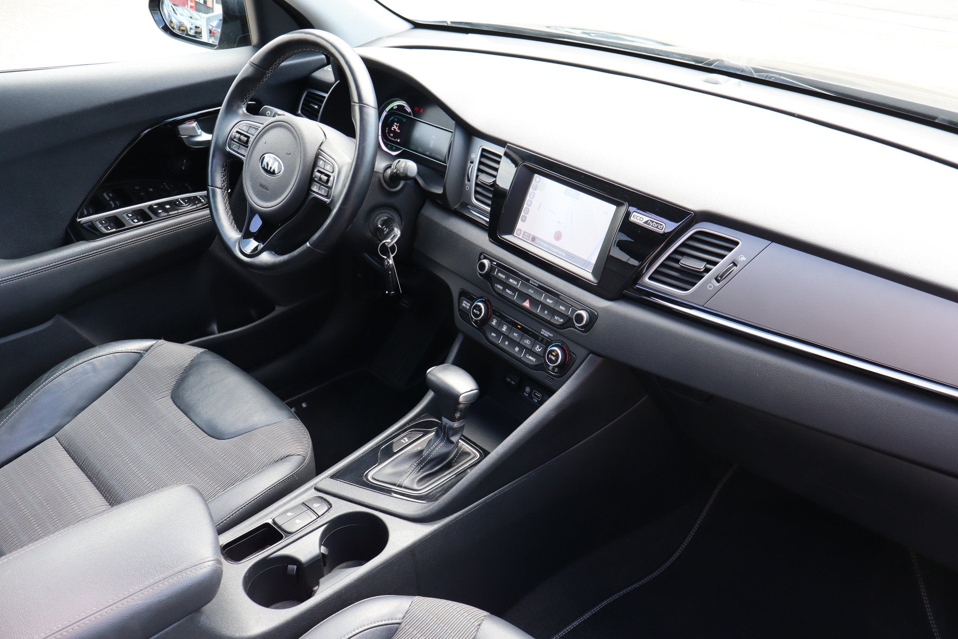 Kia Niro 1.6 GDi Hybrid Design Edition Panoramadak! Apple ca, Gebruikt, Blauw, 23 km/l, SUV of Terreinwagen