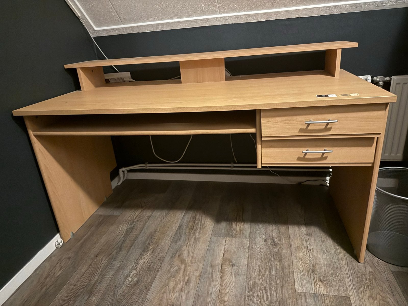 Mooi en ruim bureau met opzetstuk en lades, Ophalen, Gebruikt, 150 cm, Bruin