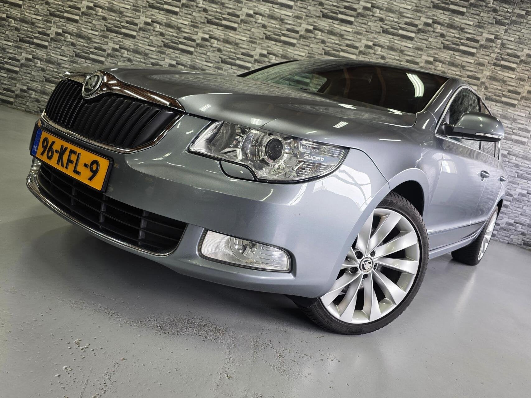 Skoda Superb 1.4 TSI Ambition *Bluetooth*Navi*PDC*Trekhaak!, Voorwielaandrijving, Gebruikt, 4 cilinders, Origineel Nederlands