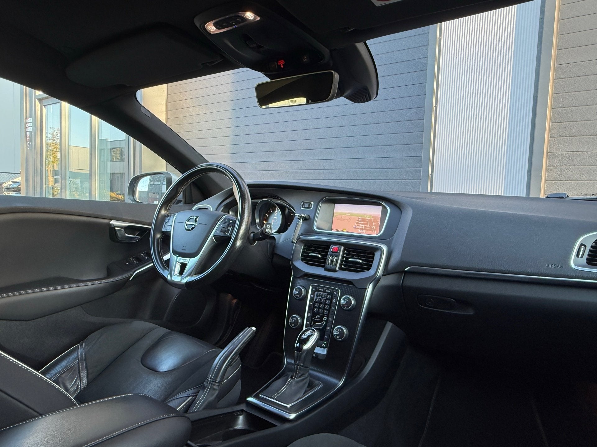 Volvo V40 1.5 T3 Polar+ Sport / AUTOMAAT / PANORAMADAK / CAM, Auto's, Euro 6, 4 cilinders, 700 kg, Blauw