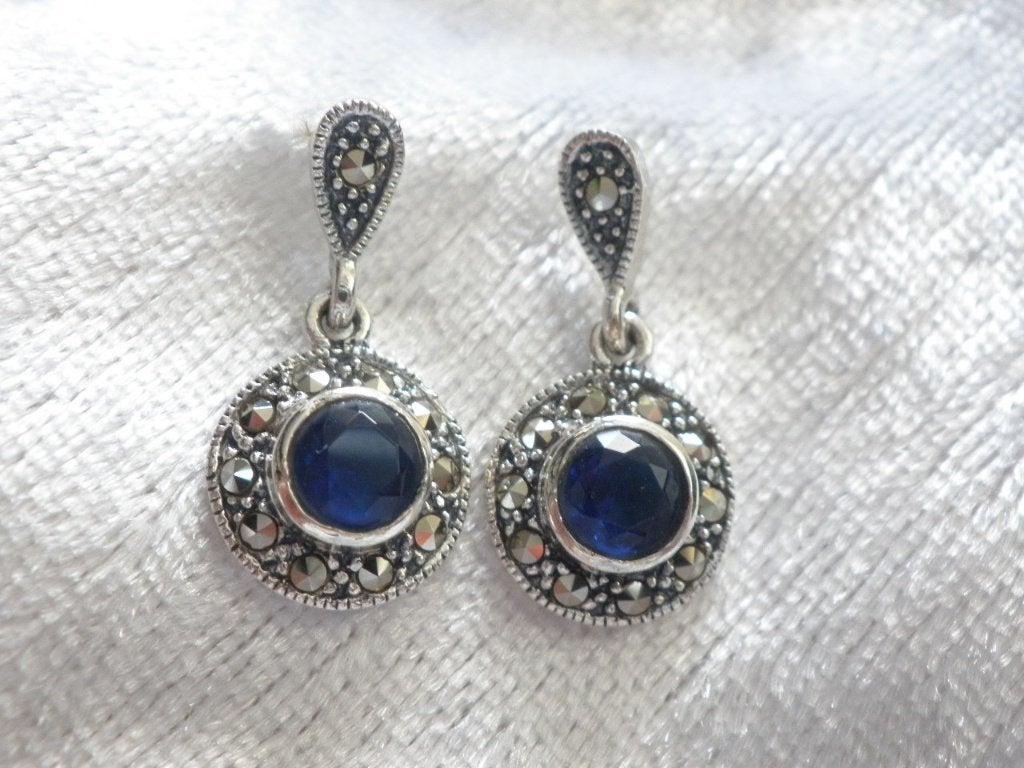 Mooie Fijne Zilveren Oorstekers met Saffier en Markasietjes, Verzenden, Zilver, Oorbellen, Met edelsteen