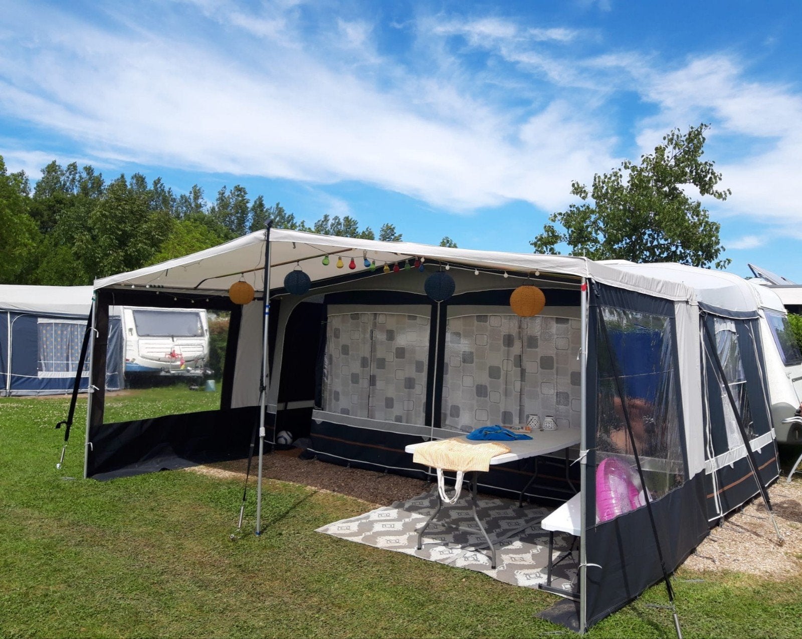 Knaus sudwind 450 TU, Vast bed, Rondzit, Particulier, Koelkast