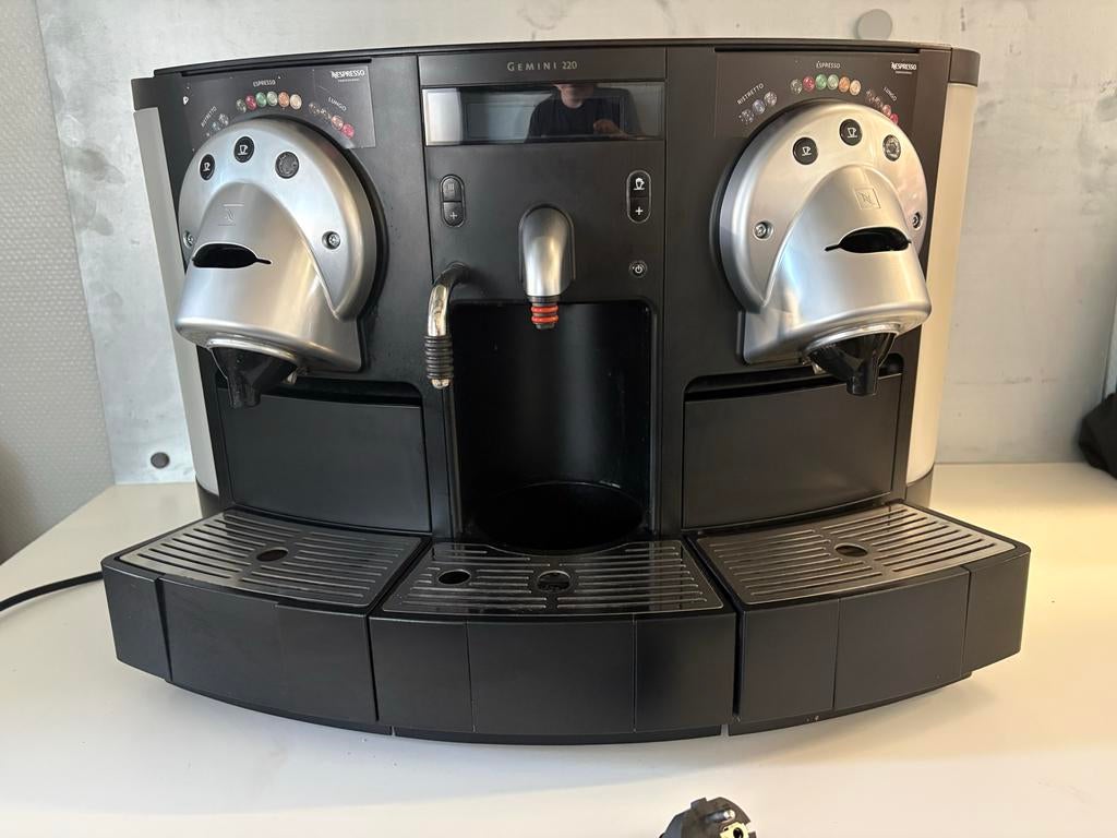 Nespresso Professional CS223 Koffiemachine - Gebruikt, Gebruikt, 10 kopjes of meer, Koffiemachine, Ophalen of Verzenden