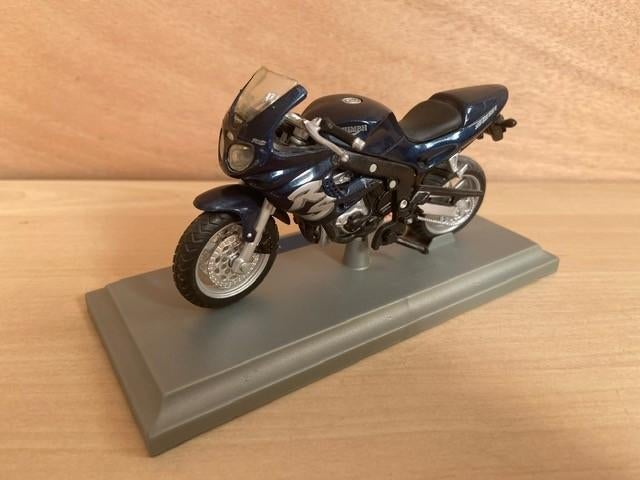 Triumph motor 1:18, Hobby en Vrije tijd, Overige merken, Gebruikt, Ophalen of Verzenden, Groter dan 1:32