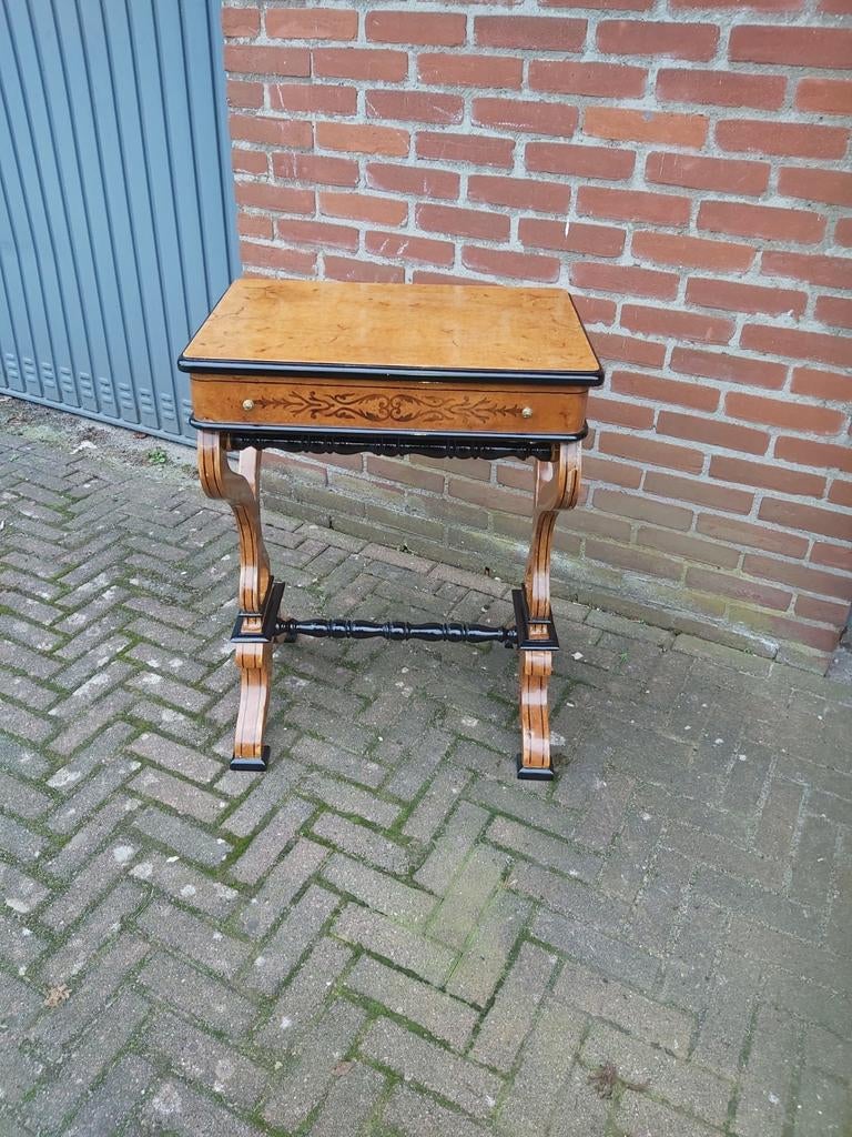 Antiek naaitafel in gebruikt staat, Antiek en Kunst, Ophalen of Verzenden