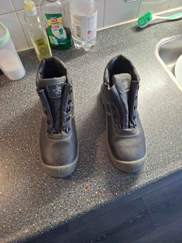 werkschoenen, Ophalen, Zo goed als nieuw
