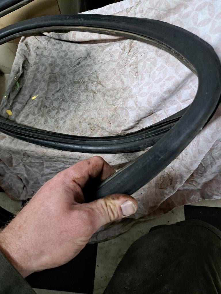 Voorruit rubber Ford Qcab, Zakelijke goederen, Agrarisch | Onderdelen | Banden, Velgen en Assen, Ophalen of Verzenden