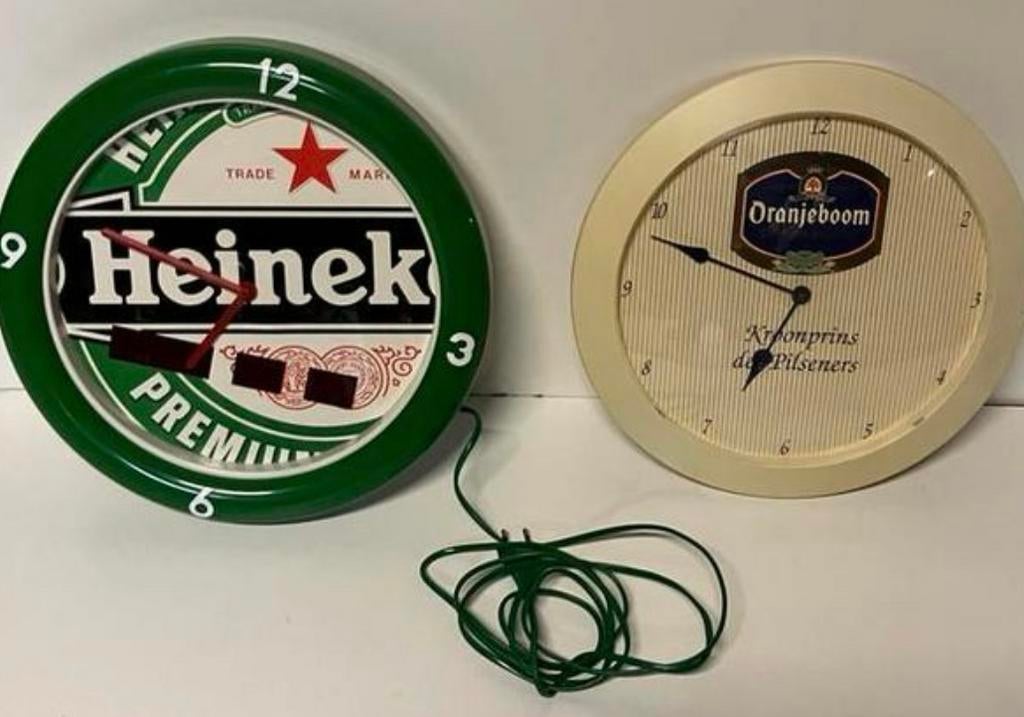 Twee bier reclame klokken Heineken en Oranjeboom, Ophalen of Verzenden, Gebruikt, Analoog, Wandklok