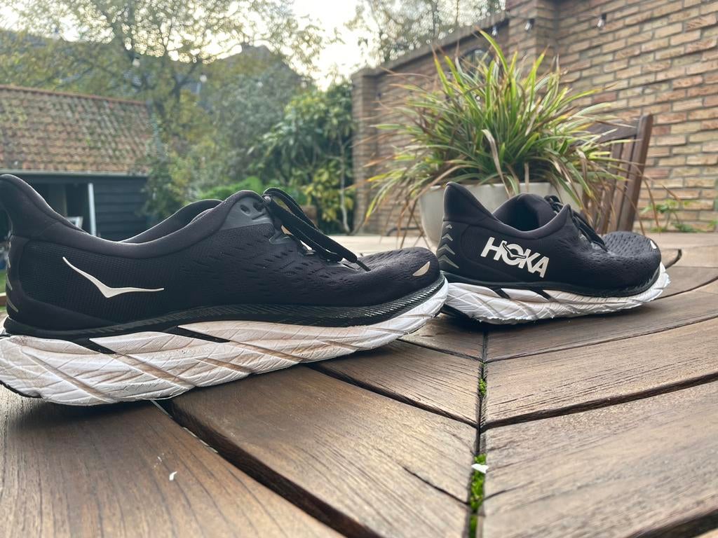 HOKA Clifton 8 zwart wit maat 44 2/3 gebruikt, Sport en Fitness, Loopsport en Atletiek, Ophalen of Verzenden, Gebruikt, Hardloopschoenen