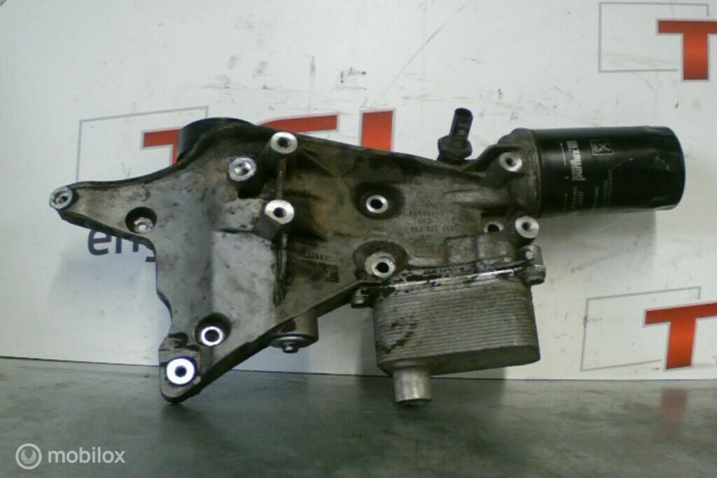 Dynamo steun + Oliekoeler 06J903143L​ ​​​1.8TSI BZB VAG, Ophalen of Verzenden, Gebruikt, Audi