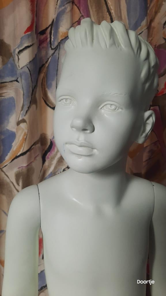 Jongens Mannequin kind paspop Etalagepop 140cm, Ophalen, Zo goed als nieuw, Paspop