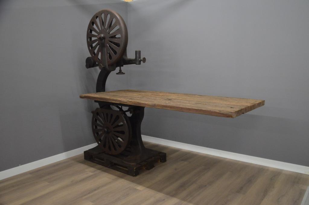 Industriele bartafel - gemaakt van een oude giet ijzeren lin, Vijf personen of meer, Nieuw, 200 cm of meer, 50 tot 100 cm