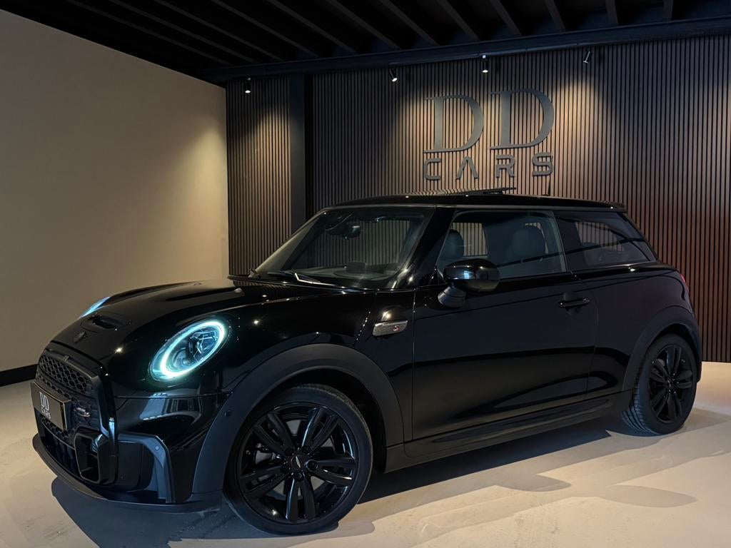 Mini Cooper S 2.0 178pk | Pano | JCW | Facelift | HuD | Cam, 1998 cc, Zwart, Zwart, Bedrijf