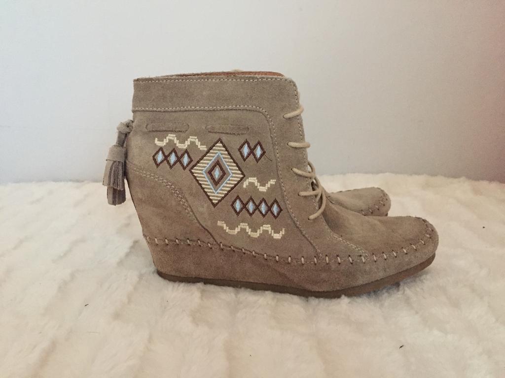 Sacha taupe ibiza style schoenen met sleehak maat 37, Kleding | Dames, Schoenen, Bruin, Verzenden, Lage of Enkellaarzen, Zo goed als nieuw