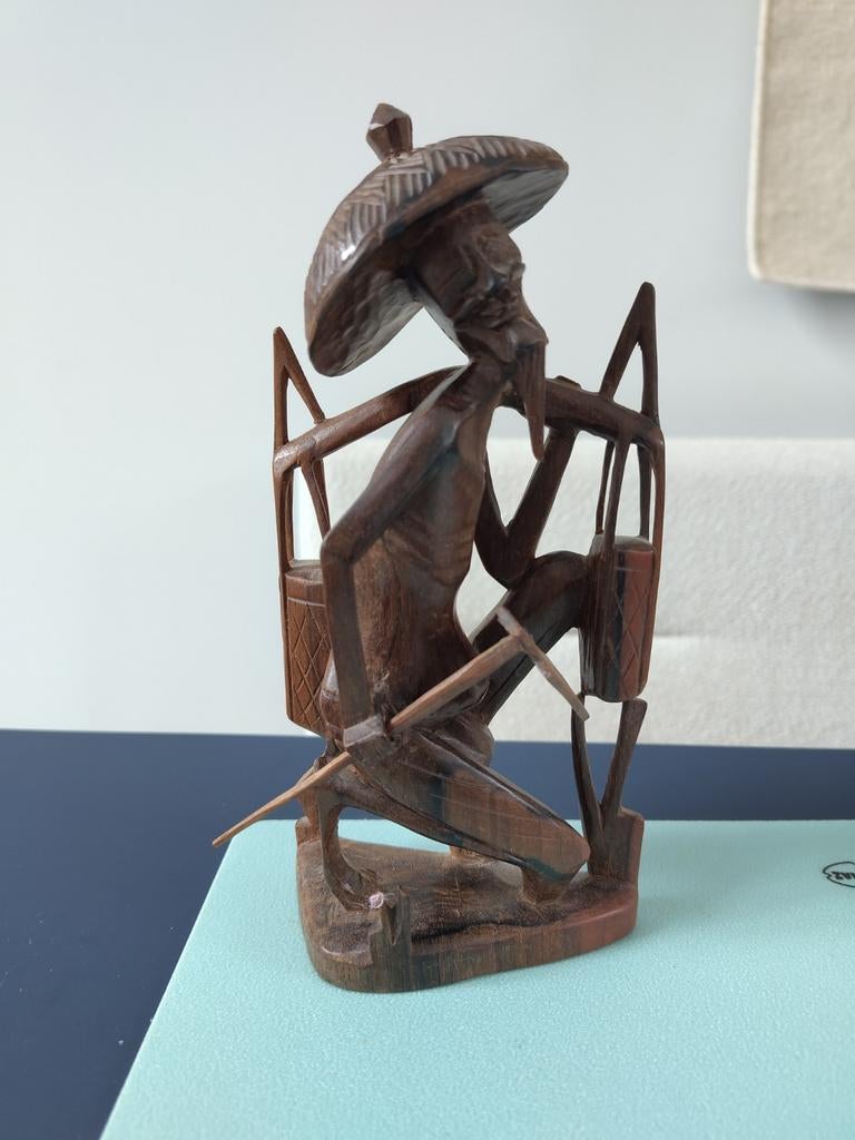Houten beeldje Aziatische boer / waterdrager, Antiek en Kunst, Ophalen