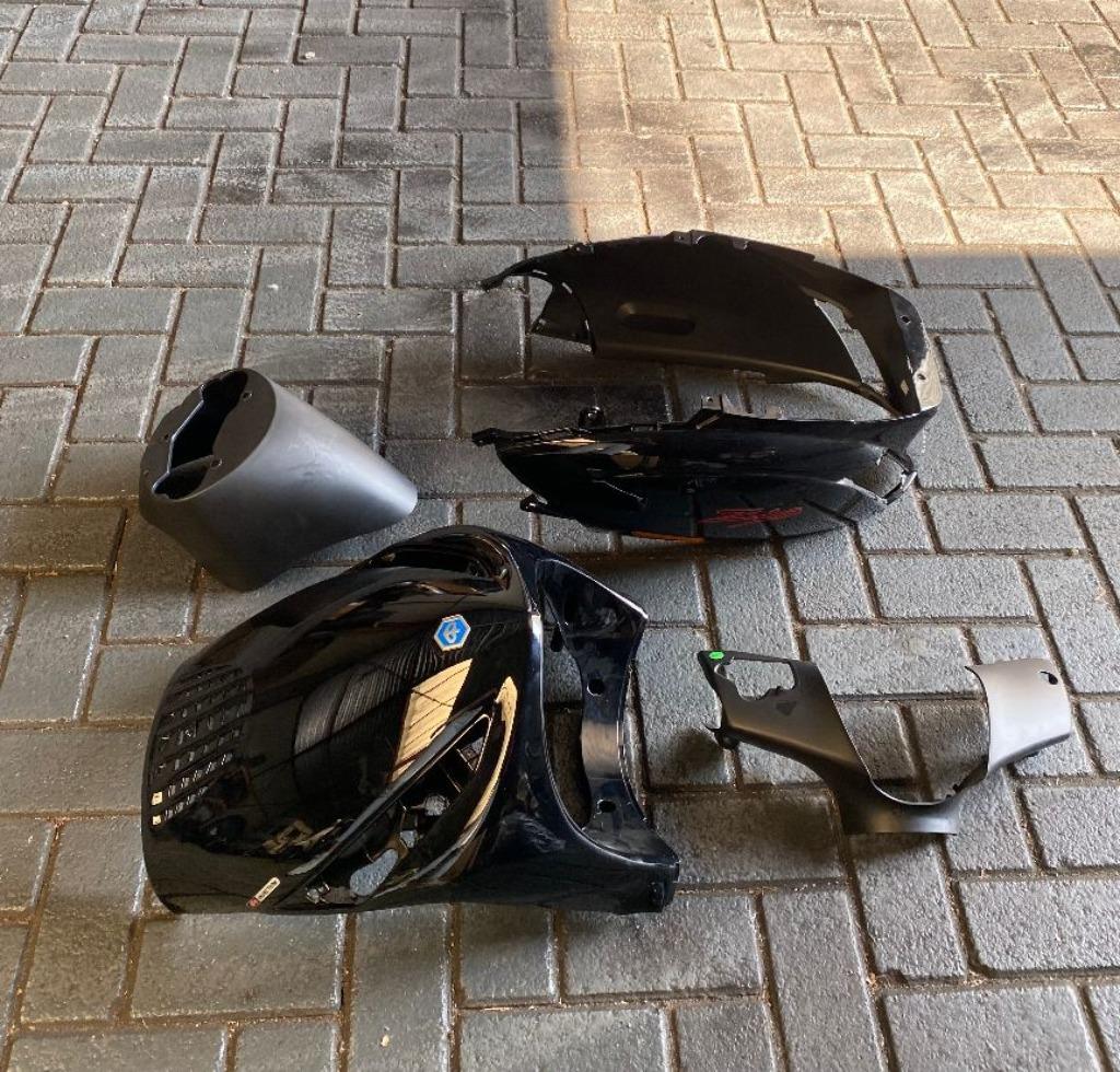 Nieuwe kappenset piaggio zip glans zwart 4 delig, Ophalen of Verzenden, Nieuw, Overige typen, Piaggio
