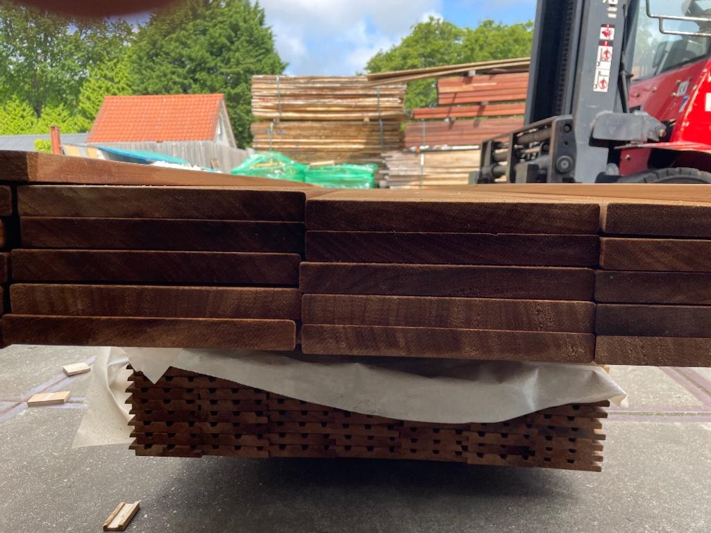 Ayous 60m2 barcode gevel  ook veel frake channelsiding, Tuin en Terras, Ophalen, Planken, Nieuw, Hardhout