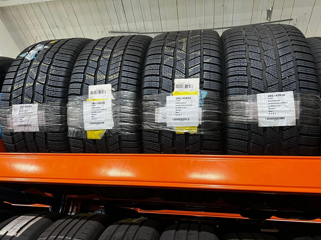 Continental 285-45-20 Winterbanden ZO GOED ALS NIEUW, Gebruikt, 285 mm, Band(en), Personenwagen