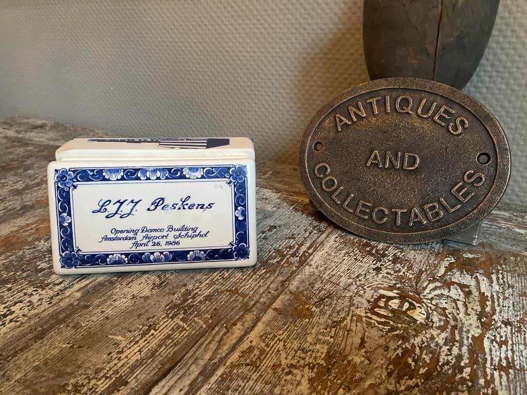 Delfts blauw doosje L.J. Peskens Schiphol 1956, Antiek en Kunst, Ophalen of Verzenden