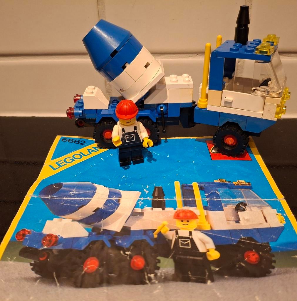 Lego vintage betonmixer vrachtwagen compleet met boekje, Kinderen en Baby's, Speelgoed | Duplo en Lego, Ophalen of Verzenden, Gebruikt