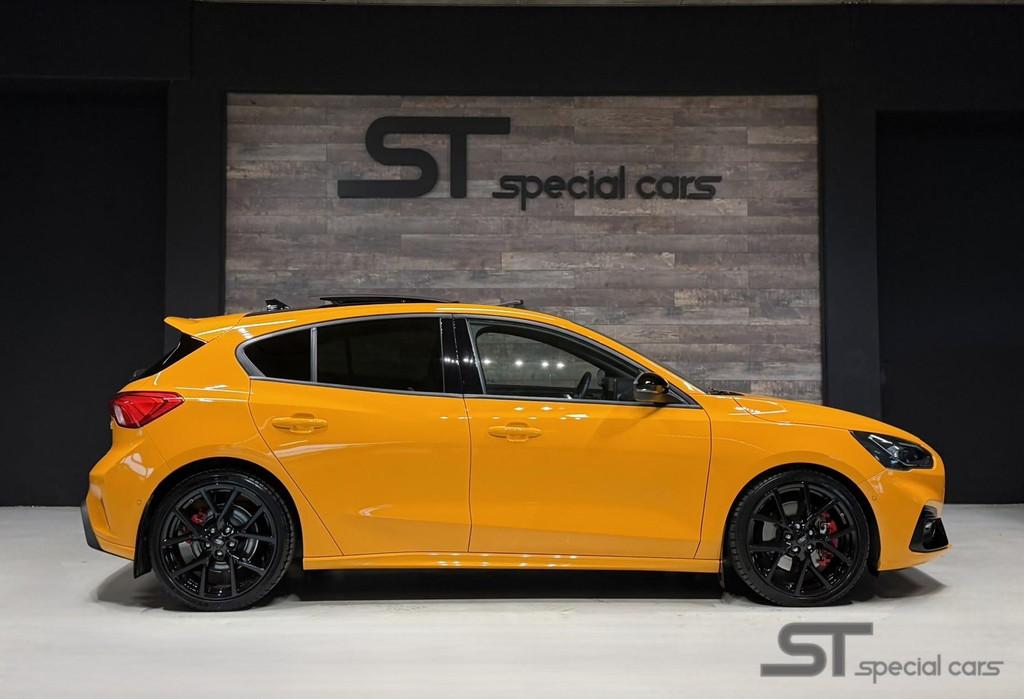 Ford Focus 2.3 EcoBoost ST-X|Pano|Matrix, Gebruikt, Zwart, Met garantie (alle), 2261 cc