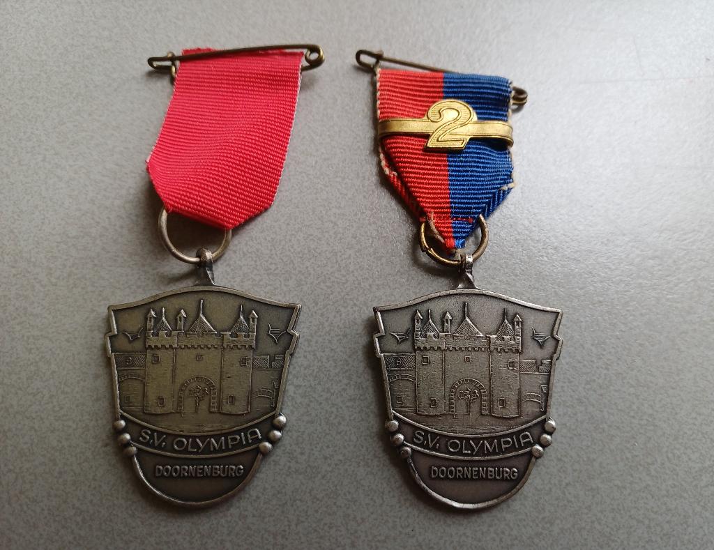 Medaille Kasteel Doornenburg S.V. Olympia Eén met cijfer 2, Postzegels en Munten, Penningen en Medailles, Ophalen of Verzenden