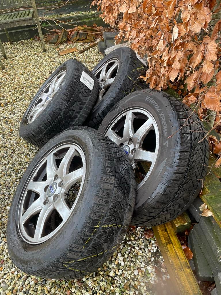 4 winterbanden op Volvo velg, Gebruikt, 16 inch, Banden en Velgen, Personenwagen