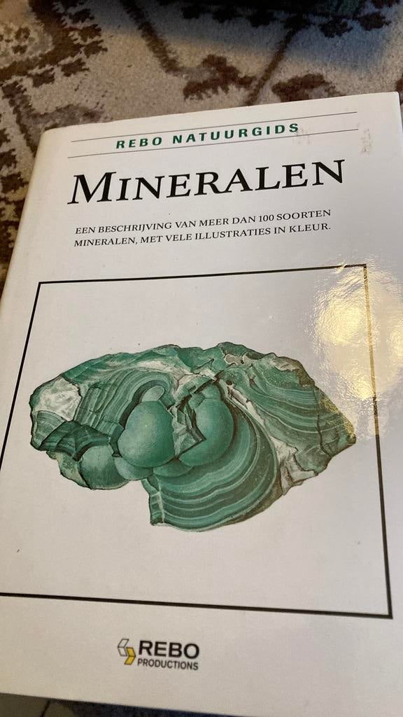 Svenek - Mineralen. Rebo Natuurgids, Ophalen of Verzenden, Zo goed als nieuw, Svenek, Sociale wetenschap