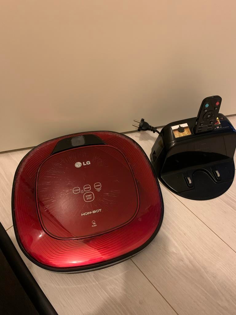 LG Hom-Bot Robotstofzuiger - Model VR64702LVMT, Witgoed en Apparatuur, Stofzuigers, Ophalen of Verzenden, Gebruikt, Reservoir