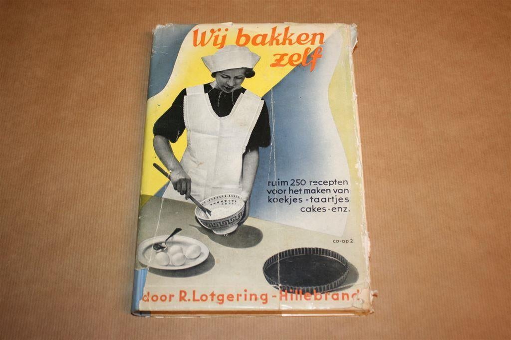 Wij bakken zelf! - 3e druk 1947 - Lotgering-Hillebrand !!, Ophalen of Verzenden, Gelezen, Nederland en België