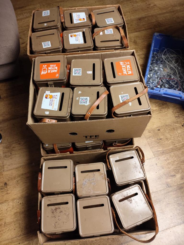 Partij vintage blikken collectebus van het rode kruis, Verzamelen, Blikken, Gebruikt, Overige, Overige merken, Ophalen