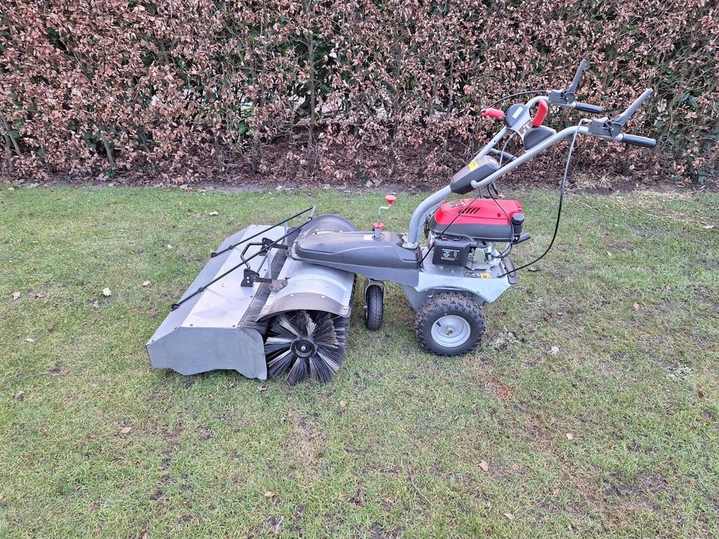 Lumag km 100 veegmachine,zgan, Ophalen, Zo goed als nieuw