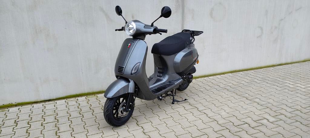 Nieuw !!  GTS Toscana Dynamic, Maximaal 45 km/u, Nieuw, Benzine, Gts toscana