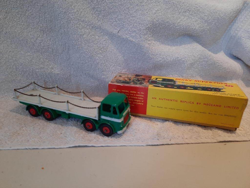 Dinky toys LEYLAND OCTOPUS FLAT TRUCK WITH CHAINS 935, Verzenden, Nieuw, Bus of Vrachtwagen, Dinky Toys