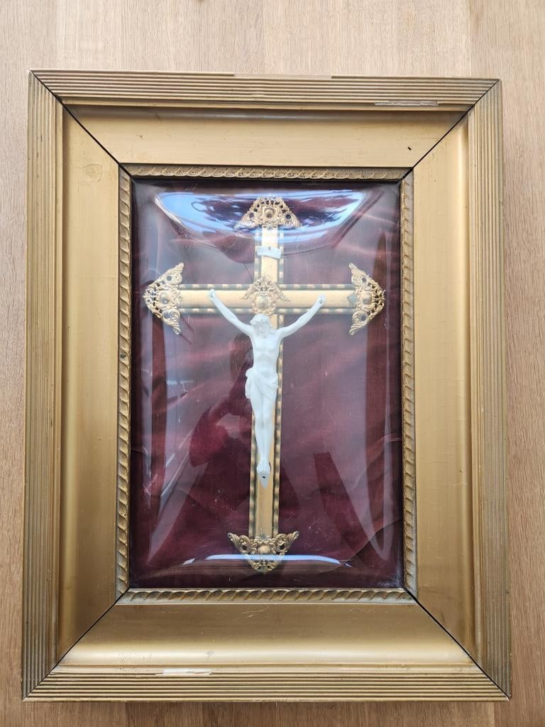 mooi corpus christi, kruisbeeld ingelijst achter bol glas, Ophalen of Verzenden