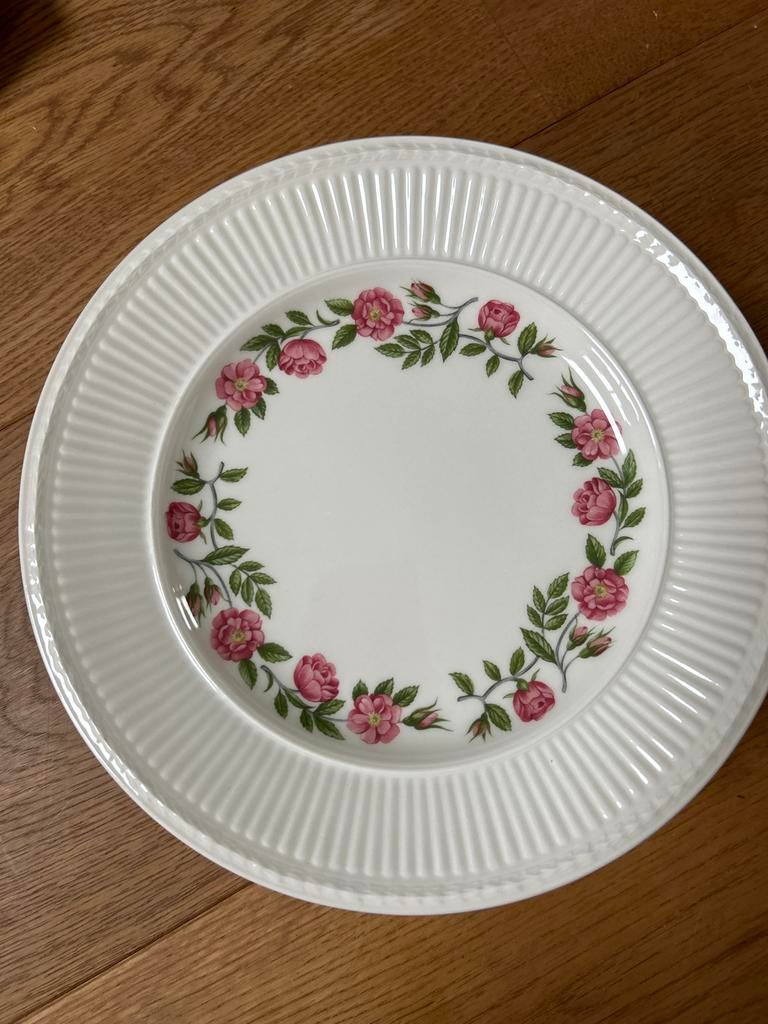 Wedgewood borden set Rosalind en Edme, Huis en Inrichting, Keuken | Servies, Ophalen, Zo goed als nieuw, Bord(en), Overige stijlen
