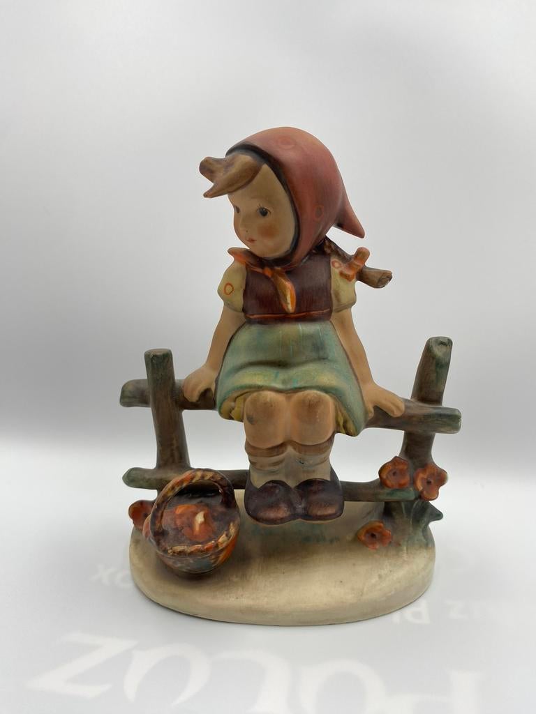 Moeders Lieveling - Hummel - W. Goebel. 112/1 1950-1955, Verzamelen, Beelden en Beeldjes, Ophalen of Verzenden, Zo goed als nieuw