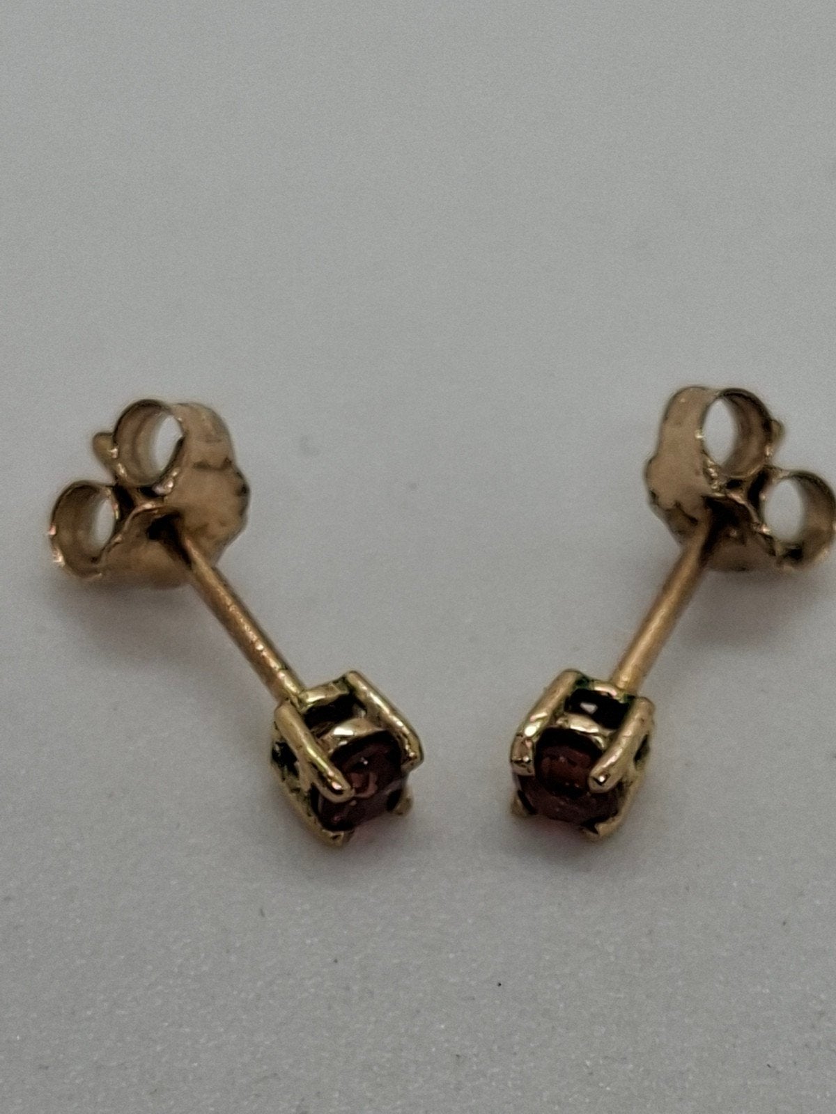9 Karaat Gouden Amethist Knopjes Oorbellen, Sieraden, Tassen en Uiterlijk, Oorbellen, Paars, Ophalen of Verzenden, Zo goed als nieuw