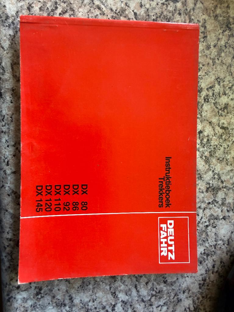 Instructeur boek deutz dx 80 t/m de 145, Ophalen of Verzenden, Gelezen, Catalogus